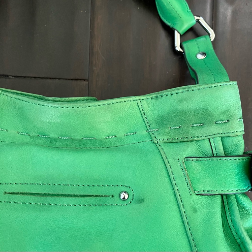 Makowsky Green Leather Shoulder Bag With Magnetic Closure - Picture 9 of 9